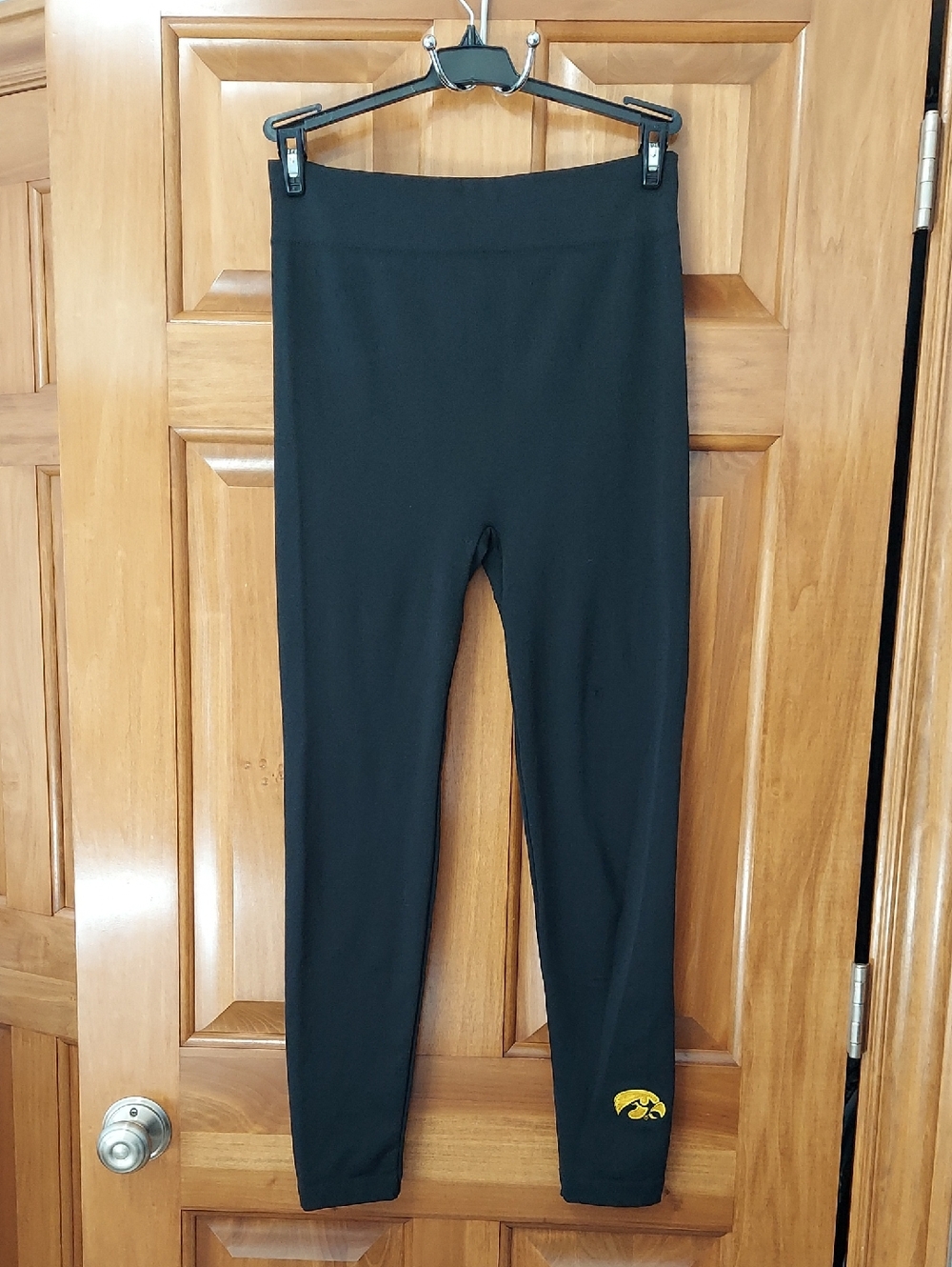 Zoozatz Black Comfy Leggings with Iowa Hawkeyes Yellow Logo Accent Size L/XL